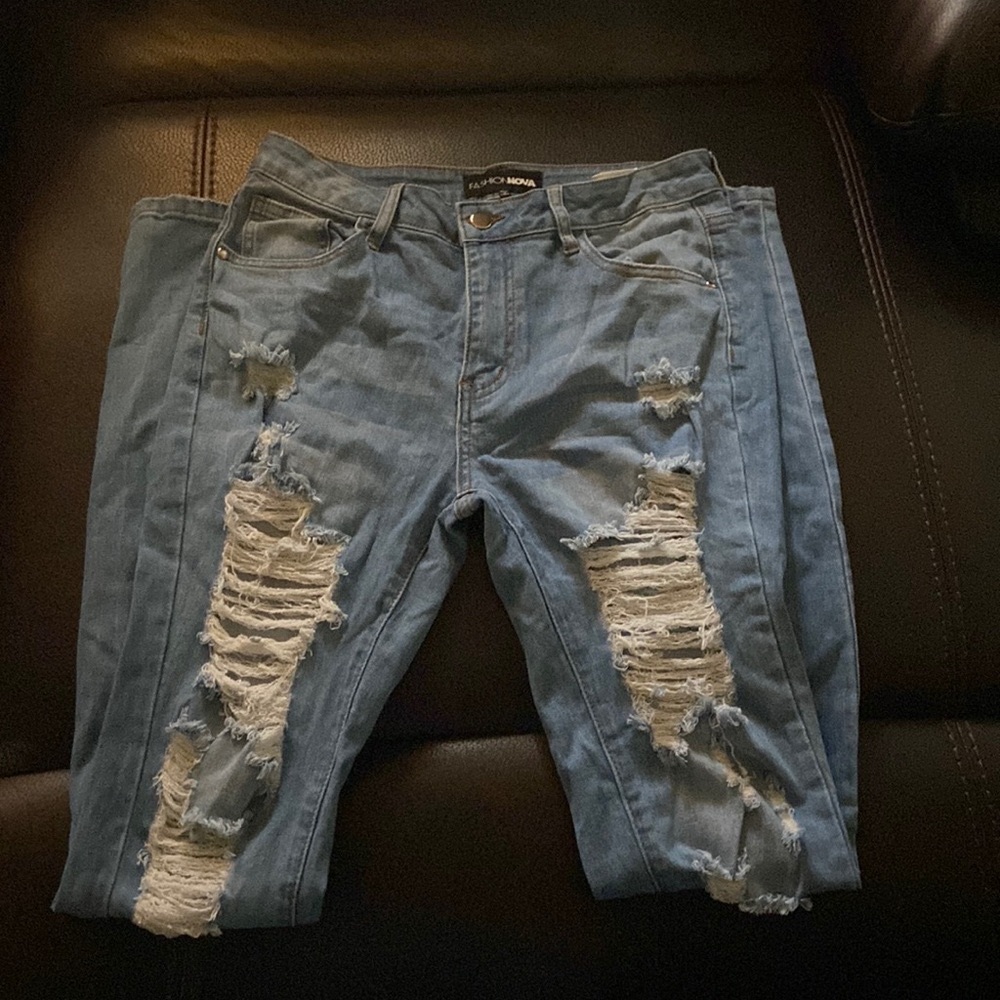 Ripped fashion nova skinny jeans